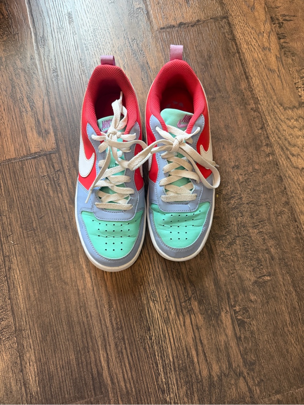 Nike Kids Low-Top Sneakers in Mint, Red, Light Blue & White